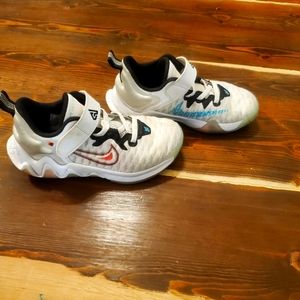 Girls basketball shoes